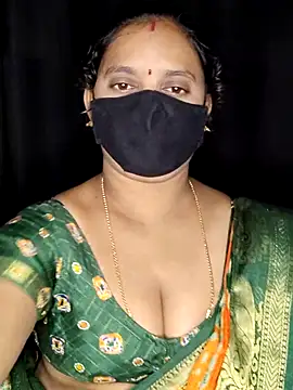 vintage-vibs online show from December 5, 2025, 7:45 pm