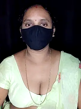 vintage-vibs online show from October 22, 2025, 5:45 pm