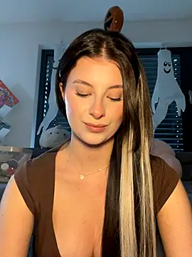 Mia-Minou online show from October 29, 2025, 1:43 pm