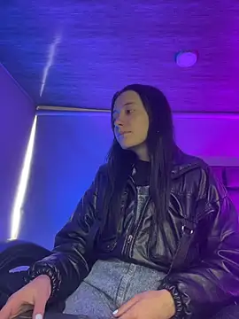 Isabella 21x online show from April 14, 2026, 1:05 pm