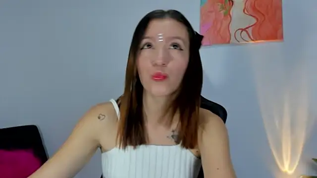 roxanne jones1 online show from April 7, 2026, 6:32 pm