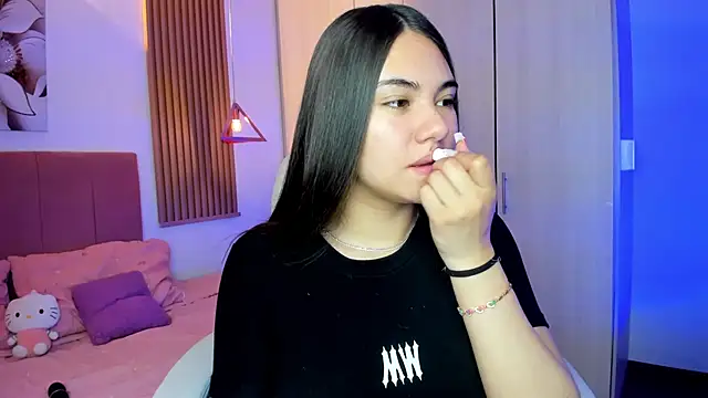 mia nevaeh online show from January 18, 2026, 5:05 pm