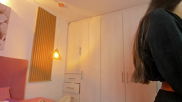 mia nevaeh online show from September 13, 2025, 9:15 pm