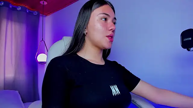 mia nevaeh online show from February 6, 2026, 9:22 pm