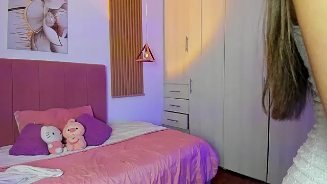 mia nevaeh online show from October 11, 2025, 8:21 pm