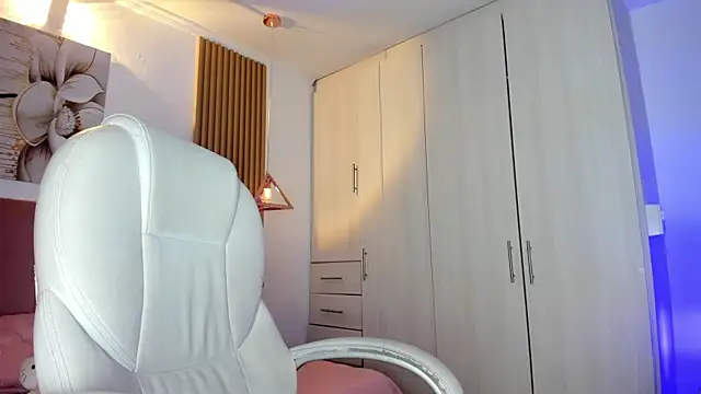 mia nevaeh online show from March 30, 2026, 10:44 pm