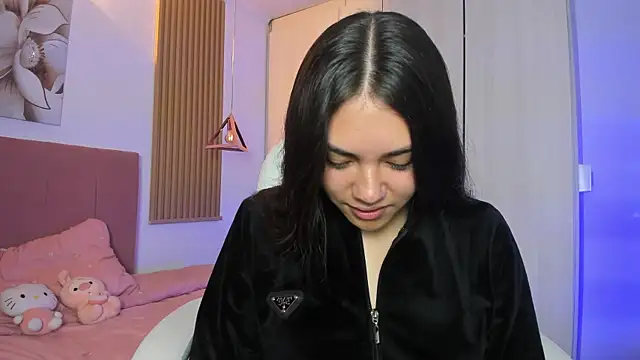 mia nevaeh online show from October 21, 2025, 8:41 pm