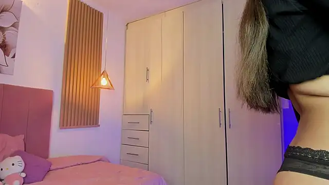 mia nevaeh online show from September 8, 2025, 8:52 pm