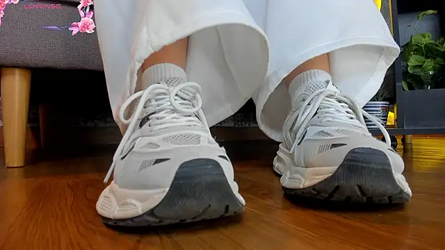 charlotte  grey online show from February 21, 2026, 12:18 pm