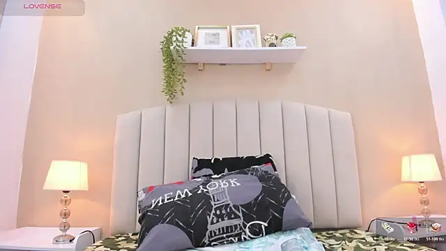 Mia thompson 19 online show from January 8, 2026, 7:09 pm