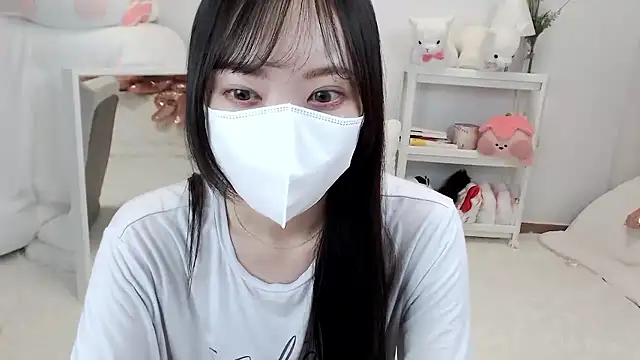 momo room online show from May 30, 2026, 6:42 am