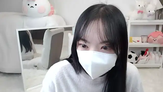 momo room online show from April 4, 2026, 12:23 pm