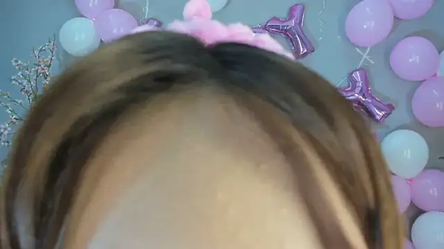 Amy-Skinny online show from November 16, 2025, 8:13 pm