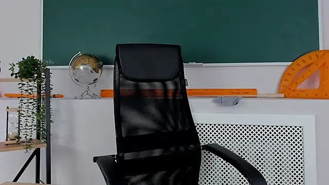 CamillaLarson online show from November 13, 2025, 3:10 am