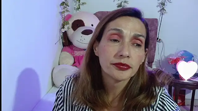 italagomez  online show from November 20, 2025, 11:58 pm