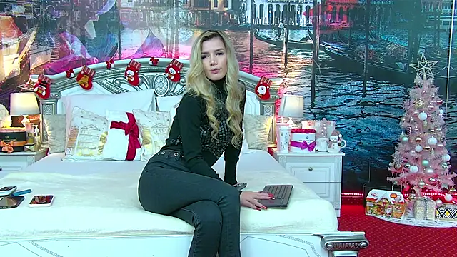 IvySamek online show from December 18, 2025, 7:40 pm