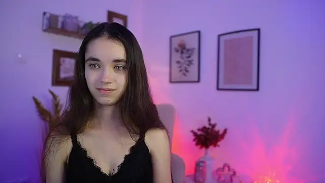 Gia Paige18 online show from November 20, 2025, 2:07 pm