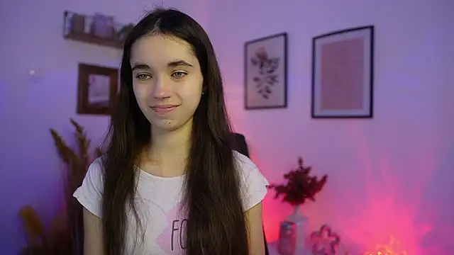 Gia Paige18 online show from November 24, 2025, 2:06 pm