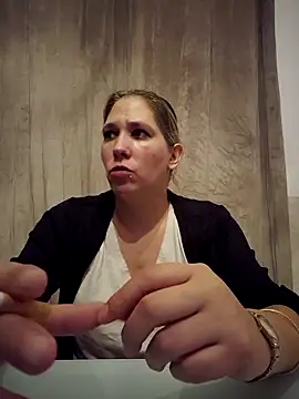 Snapshot of Chatonne69 chatting on November 5, 2025, 4:37 am Chatonne69 online show from November 5, 2025, 4:37 am