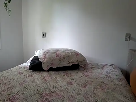 Snapshot of HelliRosa chatting on March 11, 2025, 4:40 pm HelliRosa online show from March 11, 2025, 4:40 pm