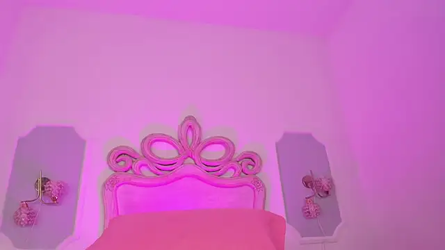 Sara  Williams online show from November 8, 2025, 3:32 am