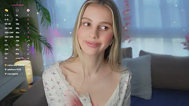 Snapshot of Fluffy-Angel chatting on February 6, 2025, 11:20 am Fluffy-Angel online show from February 6, 2025, 11:20 am