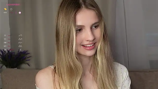 Snapshot of Fluffy-Angel chatting on November 26, 2025, 4:40 pm Fluffy-Angel online show from November 26, 2025, 4:40 pm