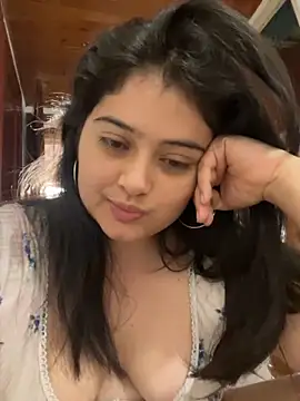 Stephania 18 online show from September 14, 2025, 8:09 pm