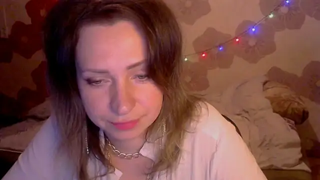 Snapshot of Queen_Daenerys chatting on November 11, 2025, 7:30 pm Queen Daenerys online show from November 11, 2025, 7:30 pm