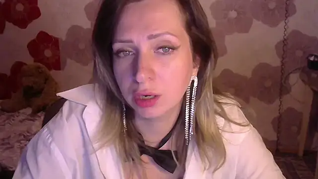 Snapshot of Queen_Daenerys chatting on September 30, 2025, 4:35 pm Queen Daenerys online show from September 30, 2025, 4:35 pm