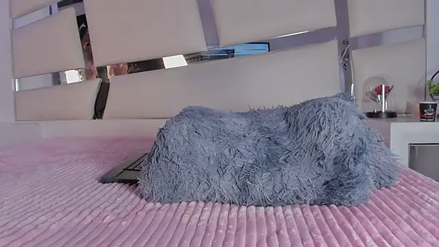 Snapshot of chrystal_js chatting on February 12, 2026, 2:39 pm chrystal js online show from February 12, 2026, 2:39 pm