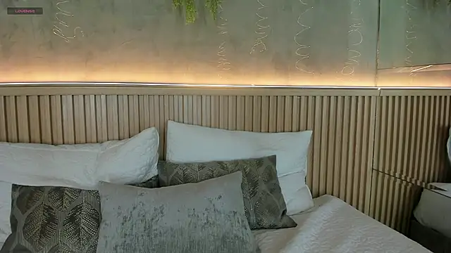 Lana Lann online show from March 5, 2026, 12:13 pm