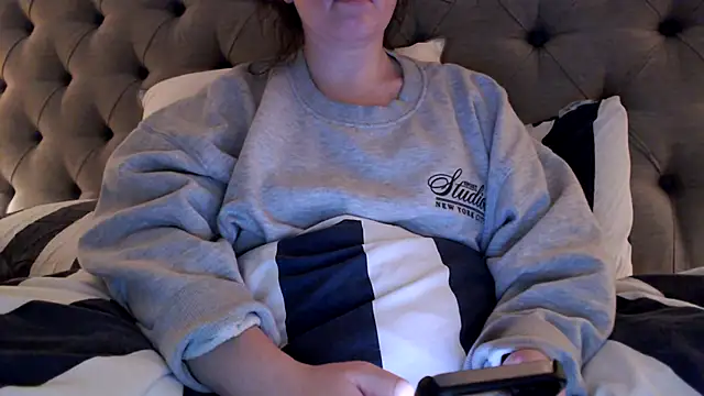 Sandysecret online show from November 18, 2025, 8:01 pm