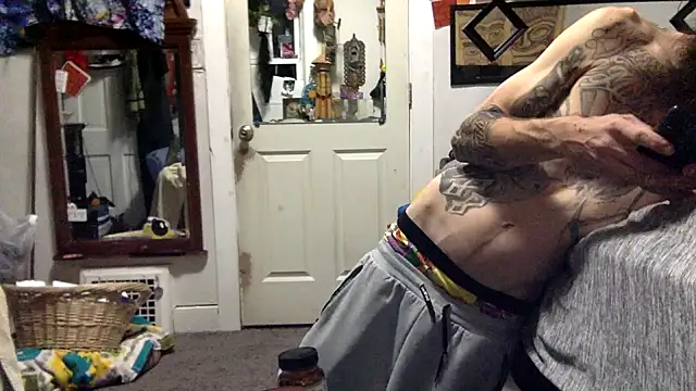 Snapshot of Robriguezxxx chatting on March 14, 2025, 1:37 am Robriguezxxx online show from March 14, 2025, 1:37 am