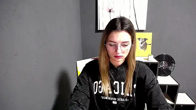 lady olivia  online show from November 13, 2025, 4:44 pm