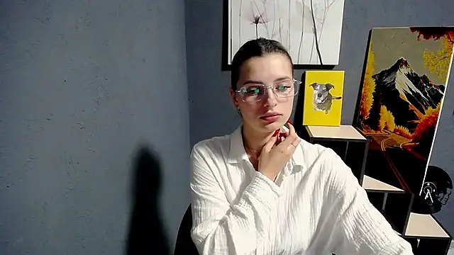 lady olivia  online show from July 7, 2026, 1:03 pm