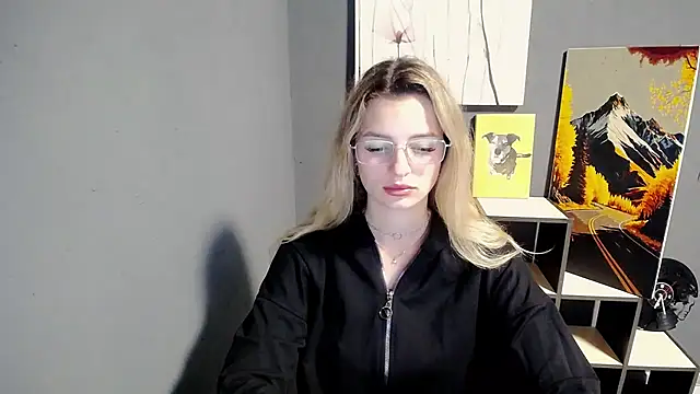 lady olivia  online show from July 10, 2026, 11:32 am