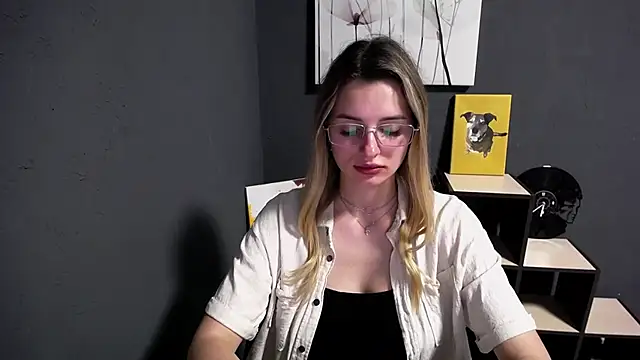 lady olivia  online show from May 20, 2026, 12:35 pm