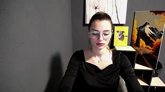lady olivia  online show from June 7, 2026, 12:21 pm