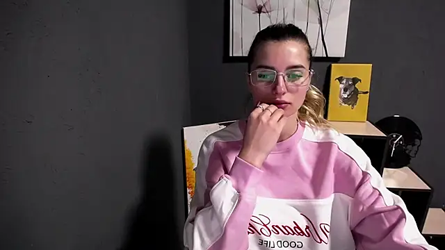 lady olivia  online show from April 14, 2026, 5:51 pm