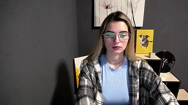 lady olivia  online show from March 23, 2026, 2:50 pm