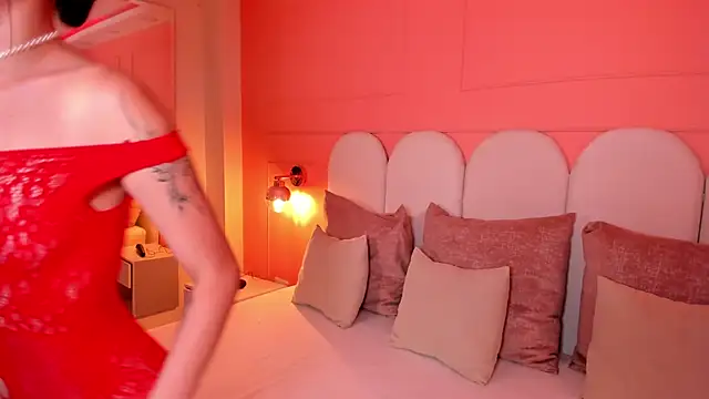 emilly williams  online show from February 25, 2025, 5:08 pm