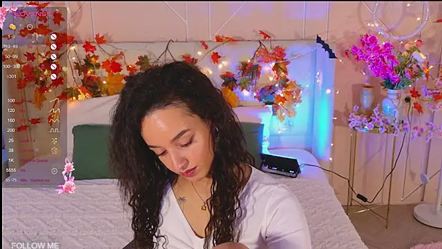 Snapshot of Lolly_Neal chatting on November 25, 2025, 4:57 am Lolly Neal online show from November 25, 2025, 4:57 am