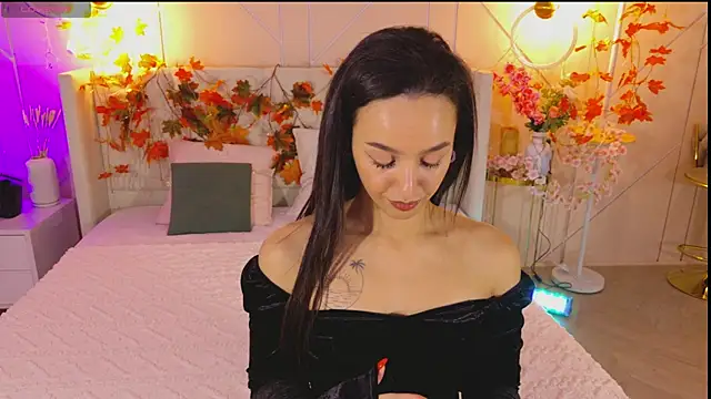 Snapshot of Lolly_Neal chatting on December 4, 2025, 4:44 am Lolly Neal online show from December 4, 2025, 4:44 am