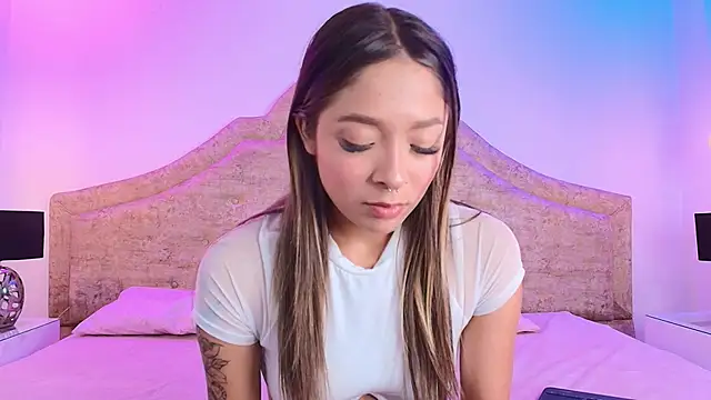 Victoria Adams14 online show from November 3, 2025, 3:34 am