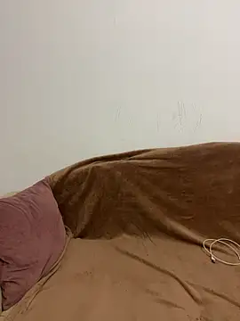 yzabell18 online show from October 5, 2025, 7:15 pm