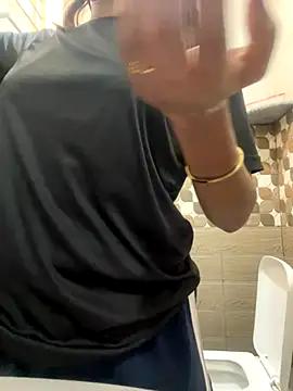 Snapshot of Soniya_776 chatting on November 15, 2025, 4:16 am Soniya 776 online show from November 15, 2025, 4:16 am