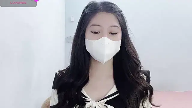 tanhxiu online show from November 10, 2025, 1:38 pm