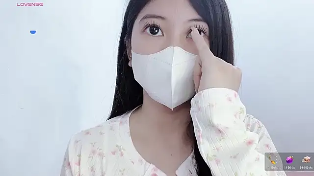 tanhxiu online show from November 15, 2025, 1:37 pm