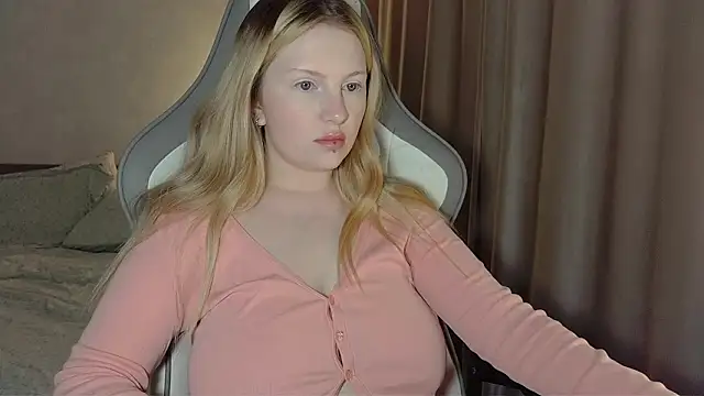 Snapshot of x_ivy_x chatting on March 18, 2026, 5:14 pm x ivy x online show from March 18, 2026, 5:14 pm